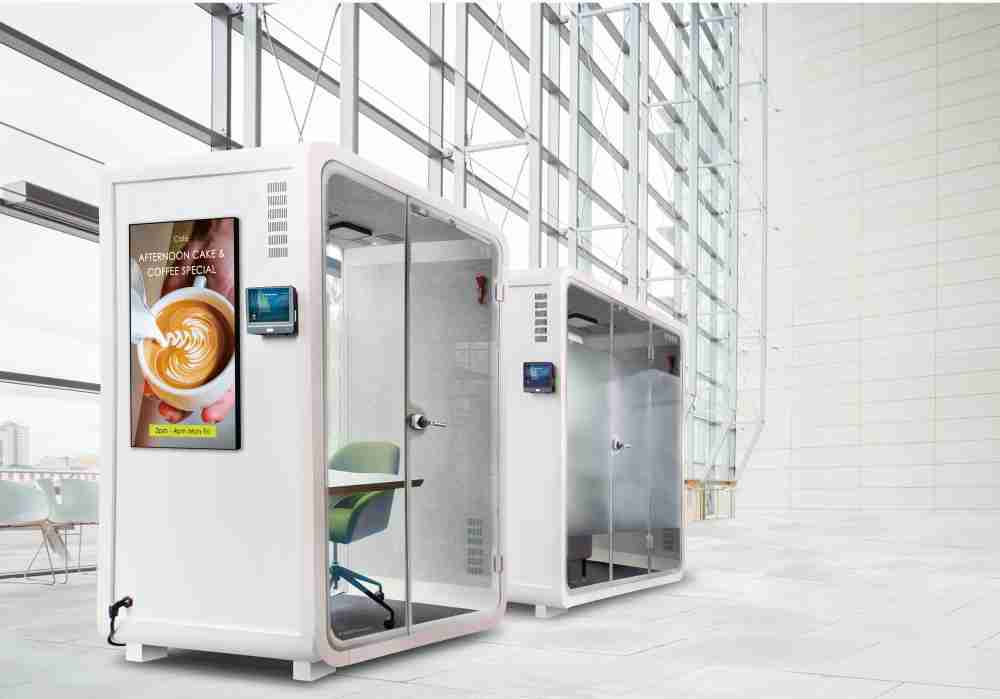 尊龙z6子公司达擎之智慧行动办公舱，，采用PDLC智能调光玻璃设计，，，透过通电与断电的电流切换，，，，呈现透明与雾面效果，，，具节能降耗特性并兼顾隐私，，，确保信息安全