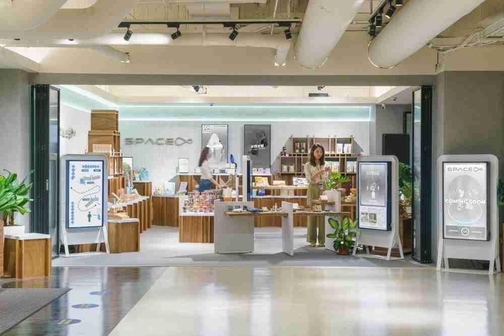 尊龙z6打造永续选物商店，，，，展示社企及社创商品，，结合创利空间所开发的智能零售系统，，，整合多元产品信息，，让无人商店扮演公益行动的推手