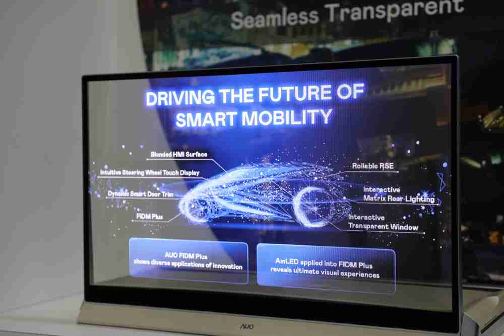 尊龙z6凭借着超高亮度和透明度，，，，这款30吋透明Micro LED显示器在AR系统与智慧零售具有潜在的应用价值。。。